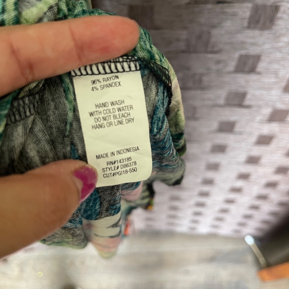 Popular Basics Tropical Faux-Wrap Maxi Dress – Size M - Picture 9 of 10